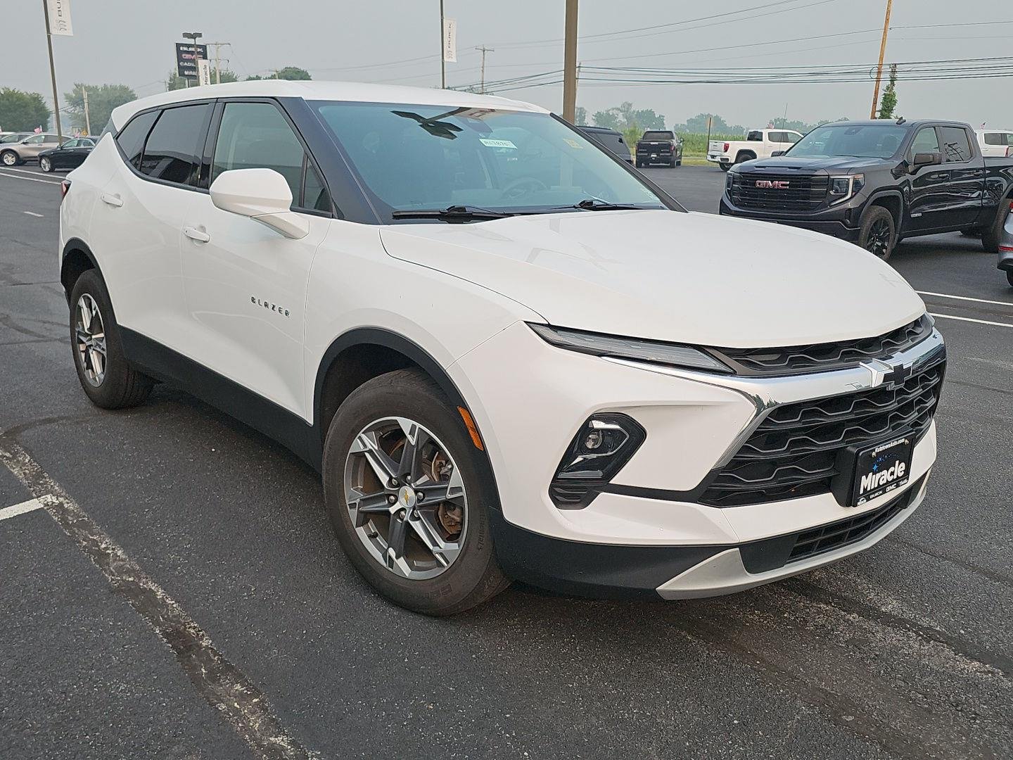 Used 2023 Summit White Chevrolet LT image 3