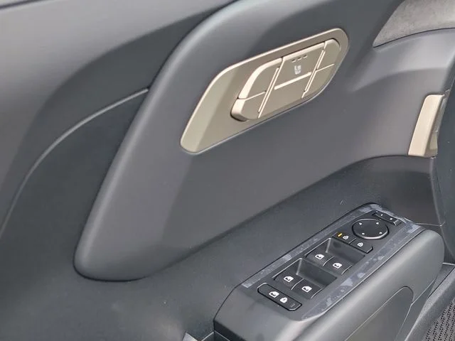 New 2027 Ivory Silver Kia S image 6
