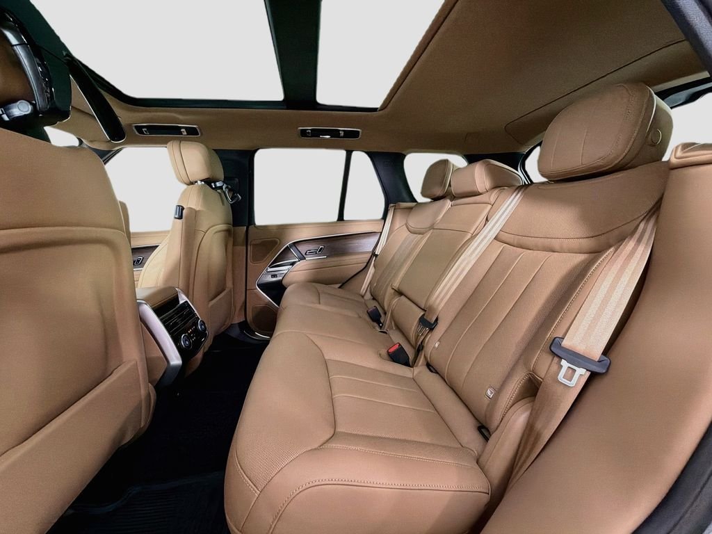 New 2027 Belgravia Green Land Rover SE image 26