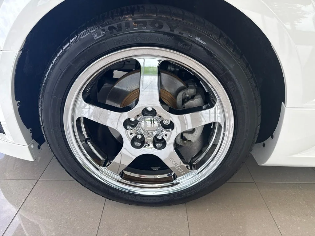 Used 2005 White Ford GT Deluxe image 8