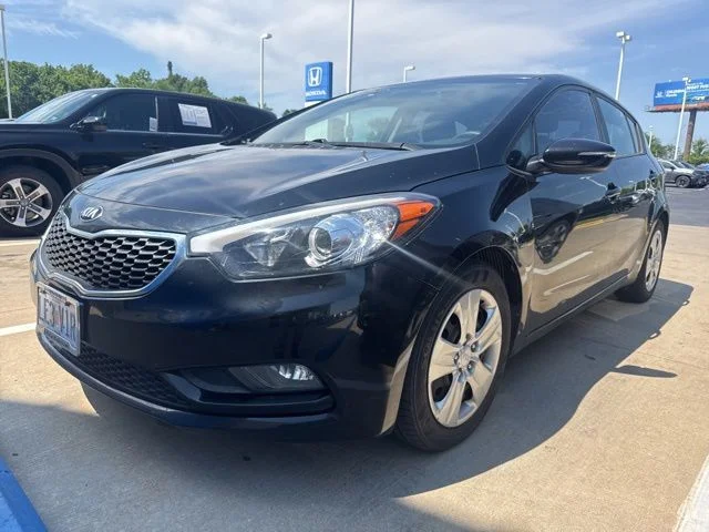 Used 2016 Black Kia LX image 2