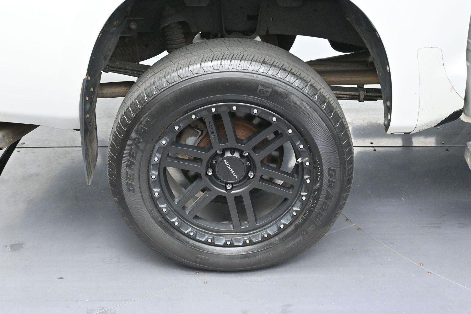 Used 2013 Super White Toyota Grade image 32