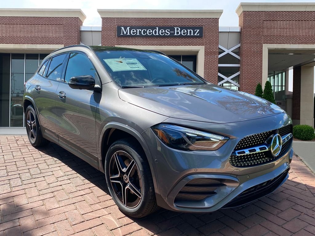 Used 2025 Mountain Grey Metallic Mercedes-Benz GLA 250 image 4