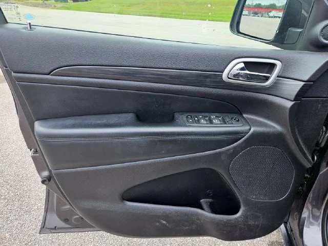 Used 2021 Gray Jeep Laredo E image 10