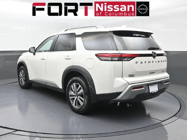 Used 2022 White Nissan SL image 5