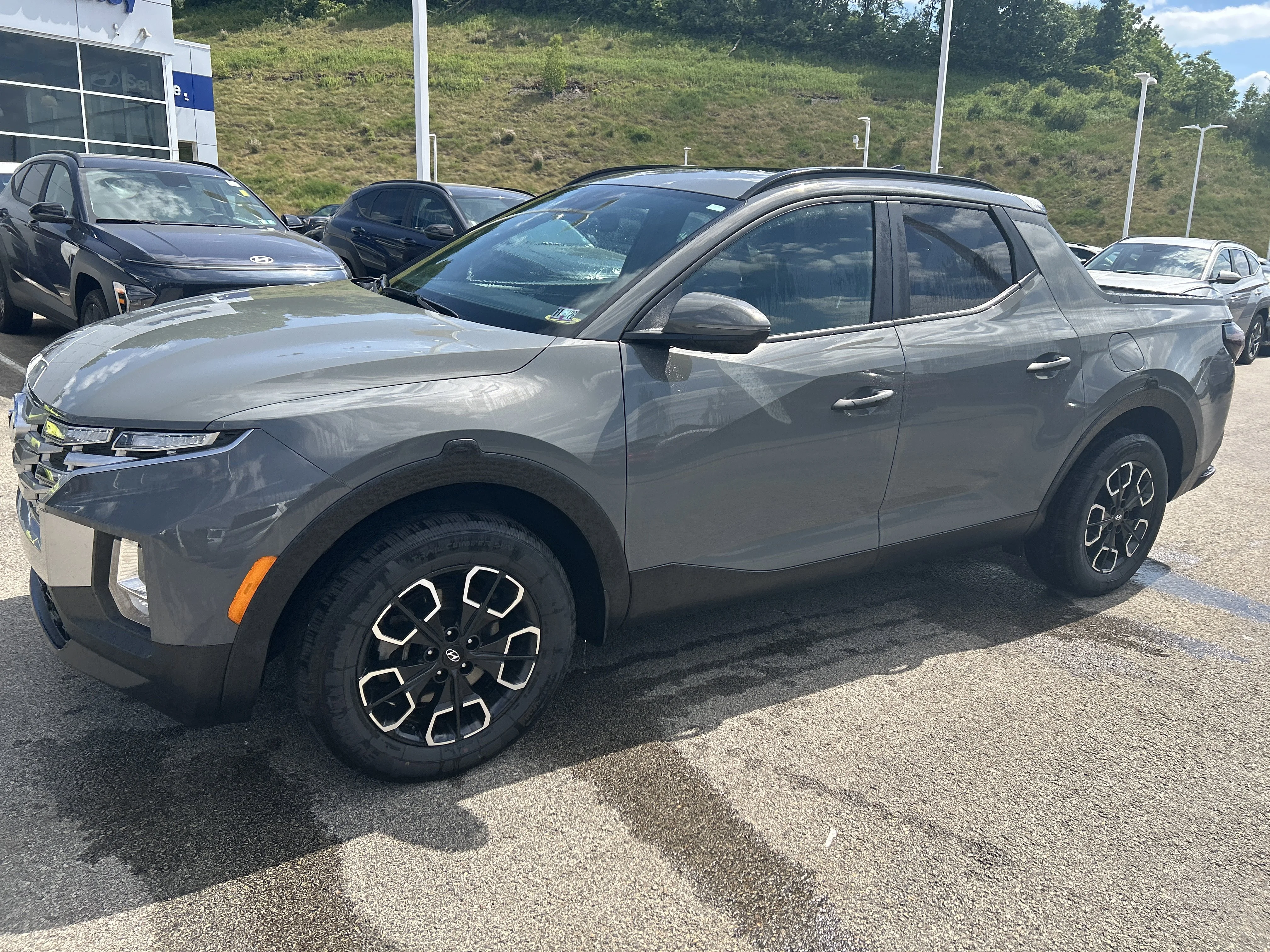 Used 2022 Hampton Gray Hyundai SEL image 10