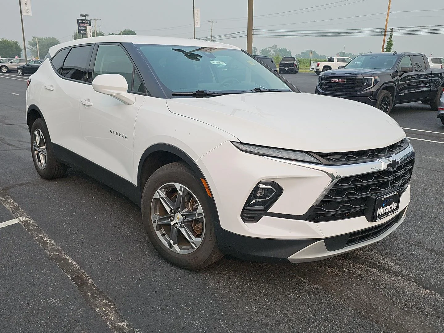 Used 2023 Summit White Chevrolet 2LT image 3