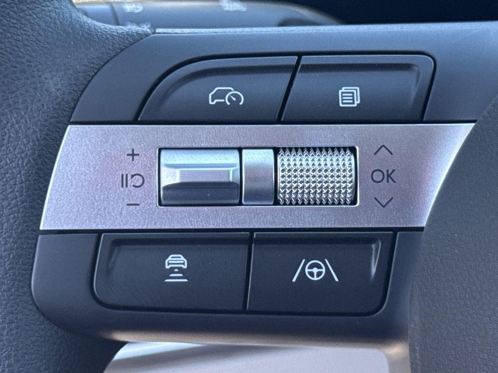 New 2026 White Hyundai SEL FWD image 23