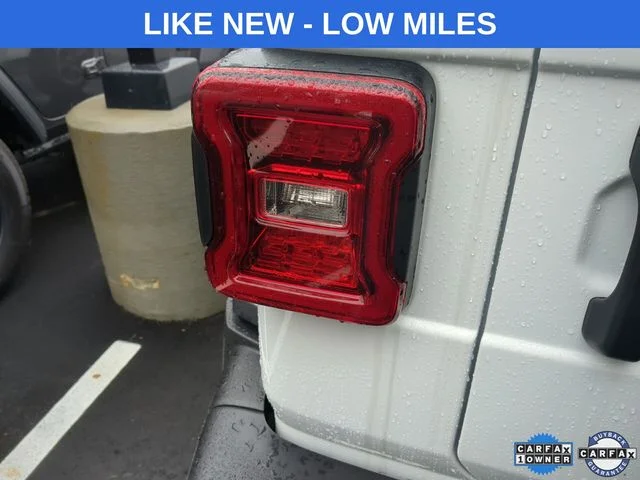 Used 2023 White Jeep Sahara image 16