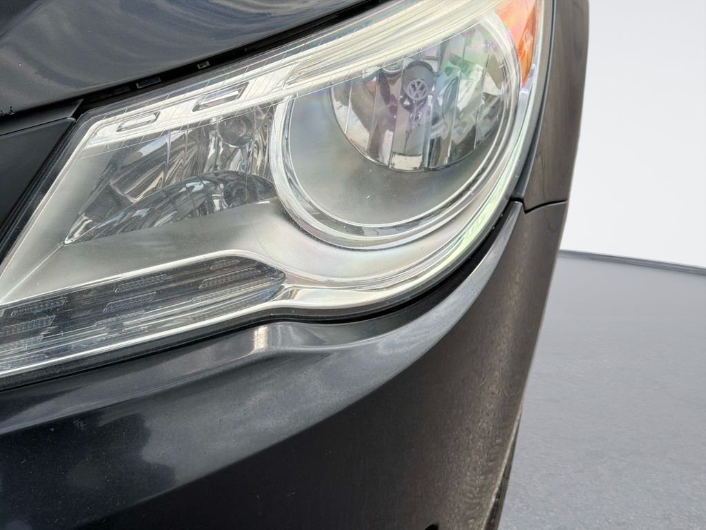 Used 2011 Black Volkswagen SE image 10