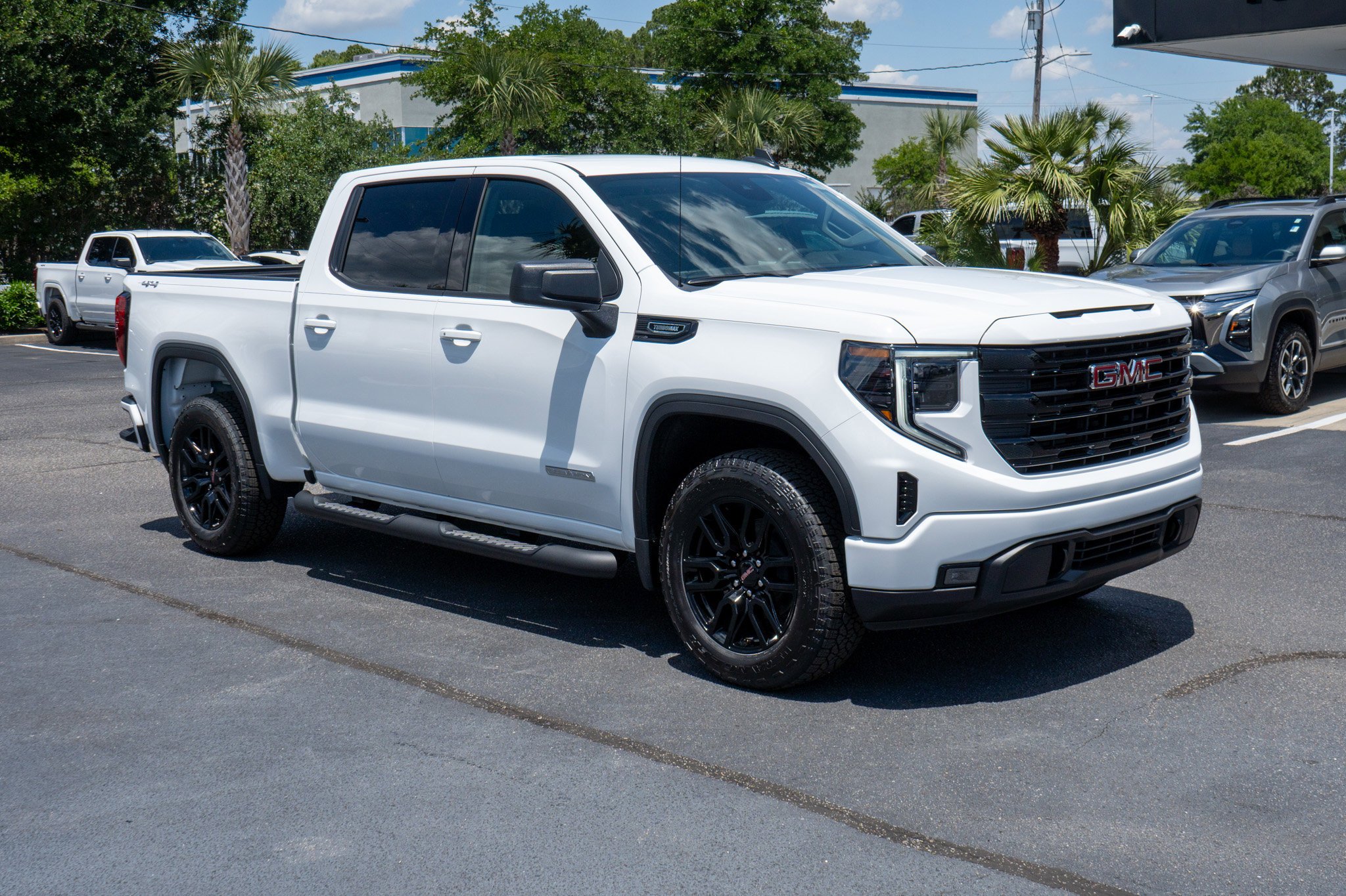 2026 GMC Sierra 4WD Crew Cab Short Box Elevation's photo