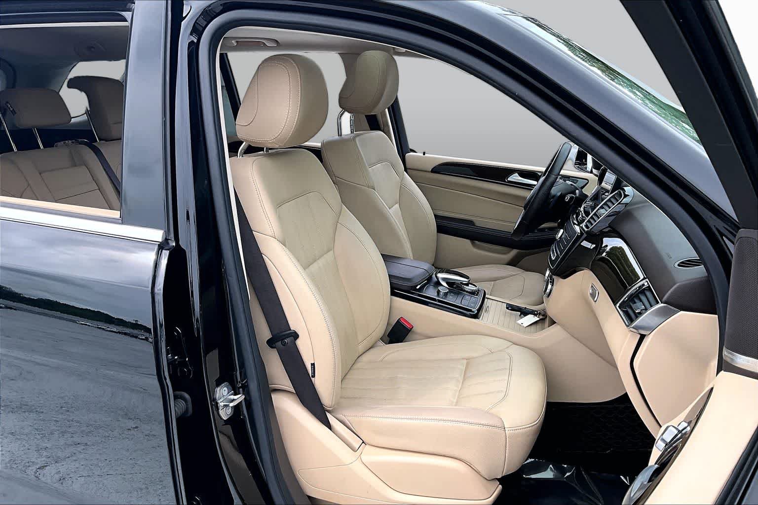 Used 2018 Obsidian Black Metallic Mercedes-Benz GLE 350 image 9