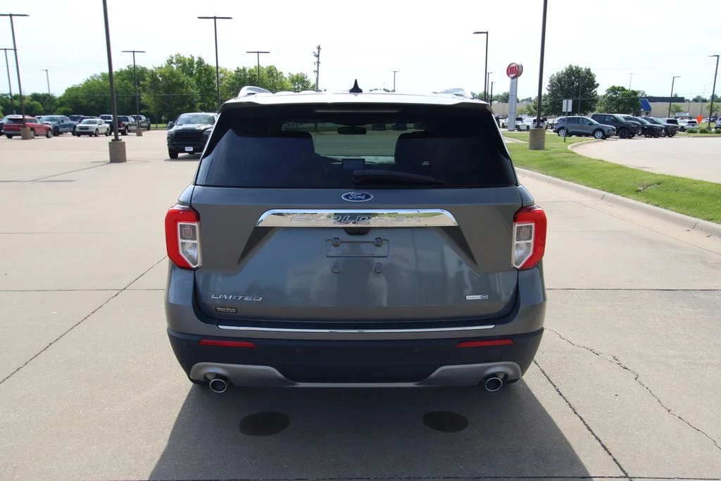 Used 2022 Gray Ford Limited image 16
