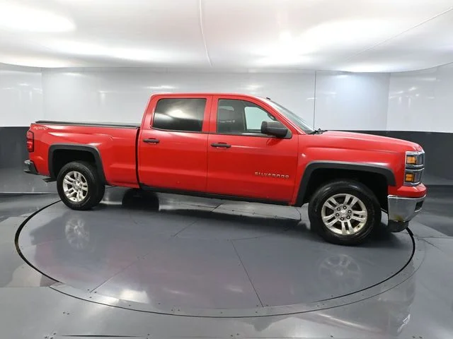 Used 2014 Red Chevrolet LT image 3