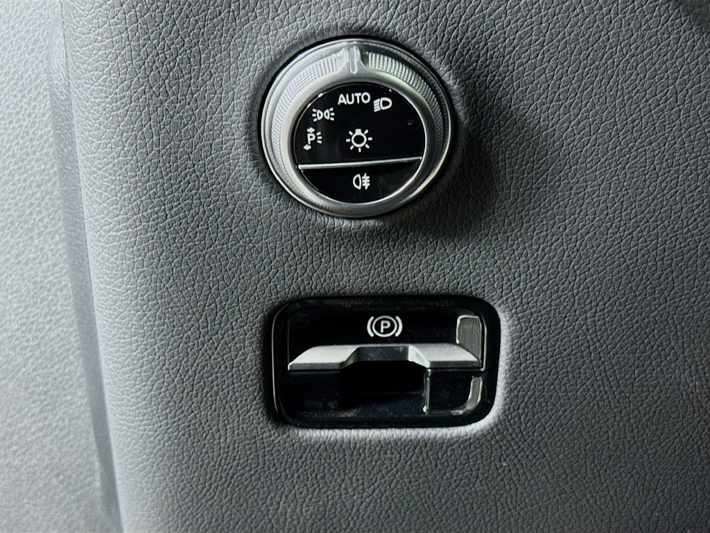 2025 Mercedes-Benz GLC AMG GLC43 - Photo 10