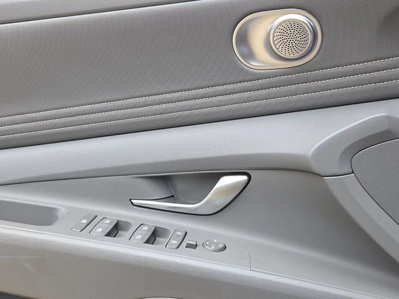 Used 2025 Gray Hyundai SEL Convenience image 27