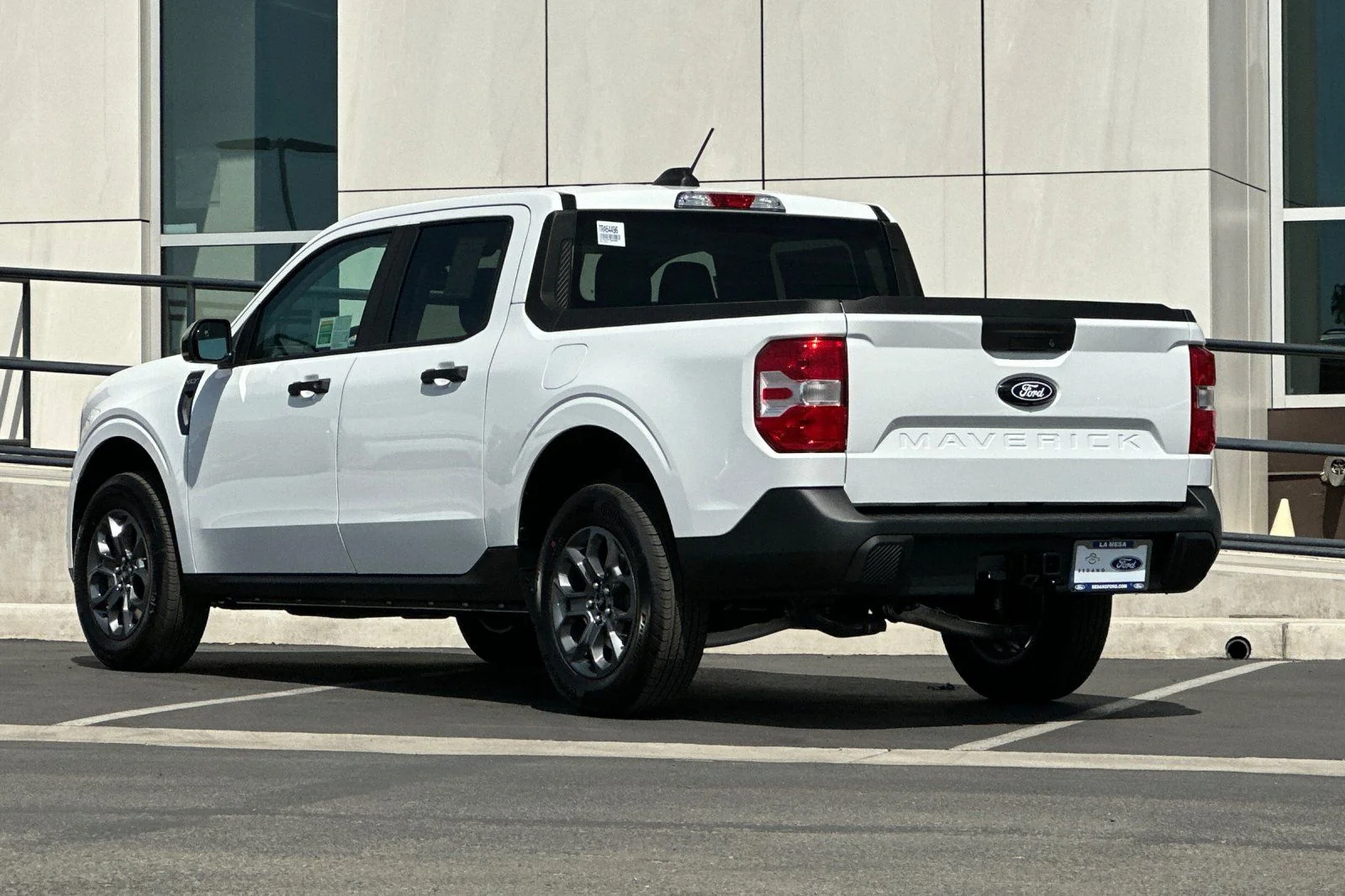 New 2026 Oxford White Ford XLT image 5