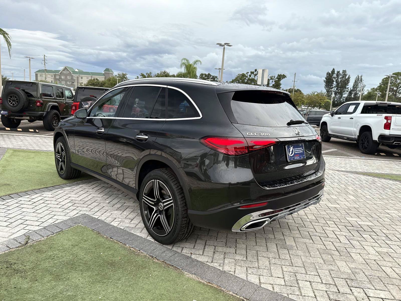 New 2027 Gray Metallic Mercedes-Benz 300 SUV image 4