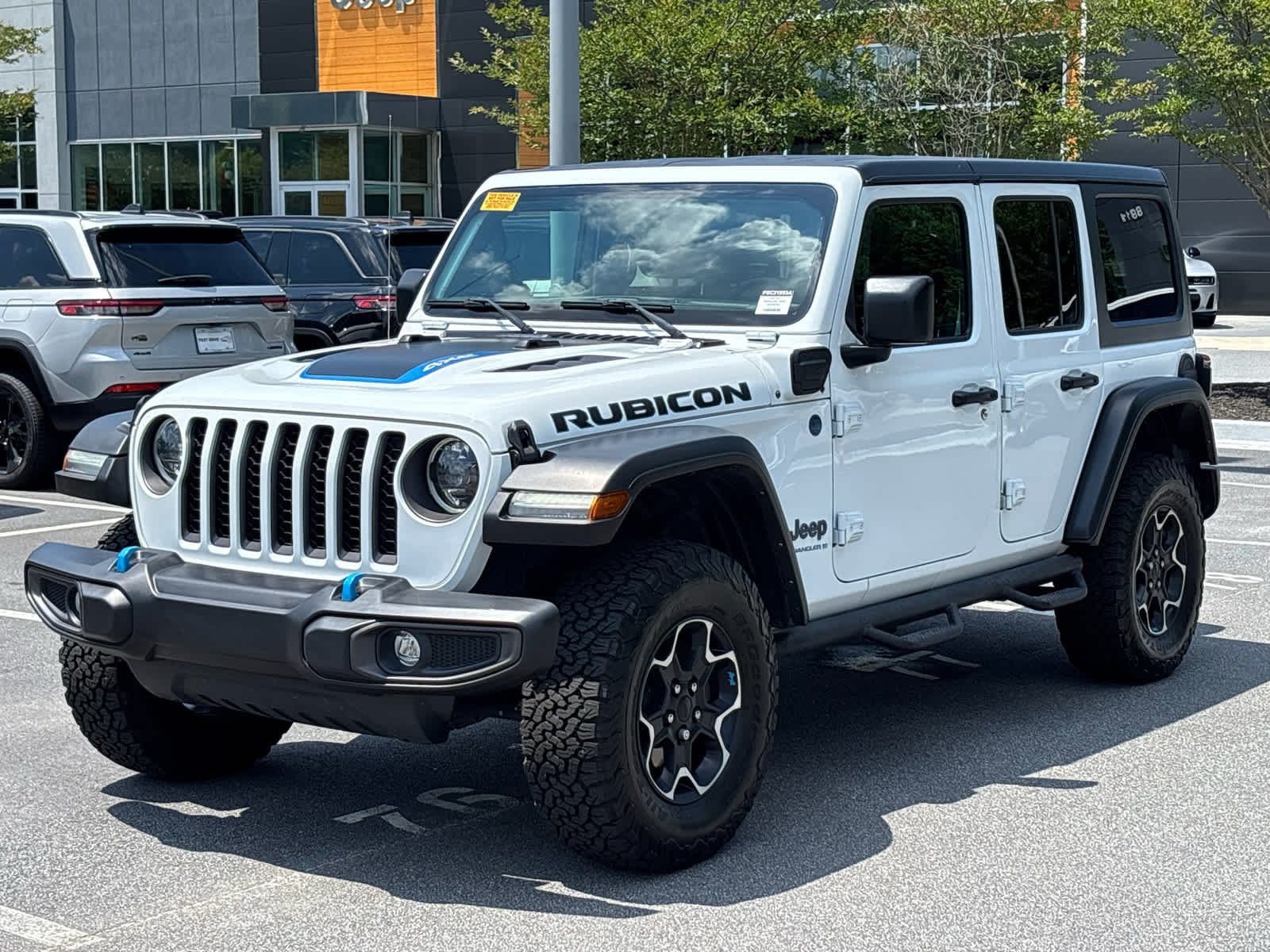 Used 2023 Bright White Clearcoat Jeep Rubicon image 9
