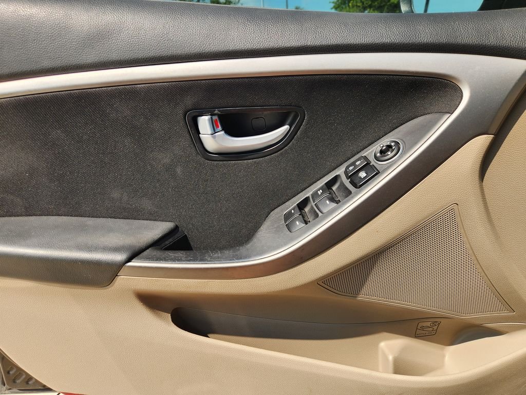 Used 2013 Black Noir Pearl Hyundai Base image 23