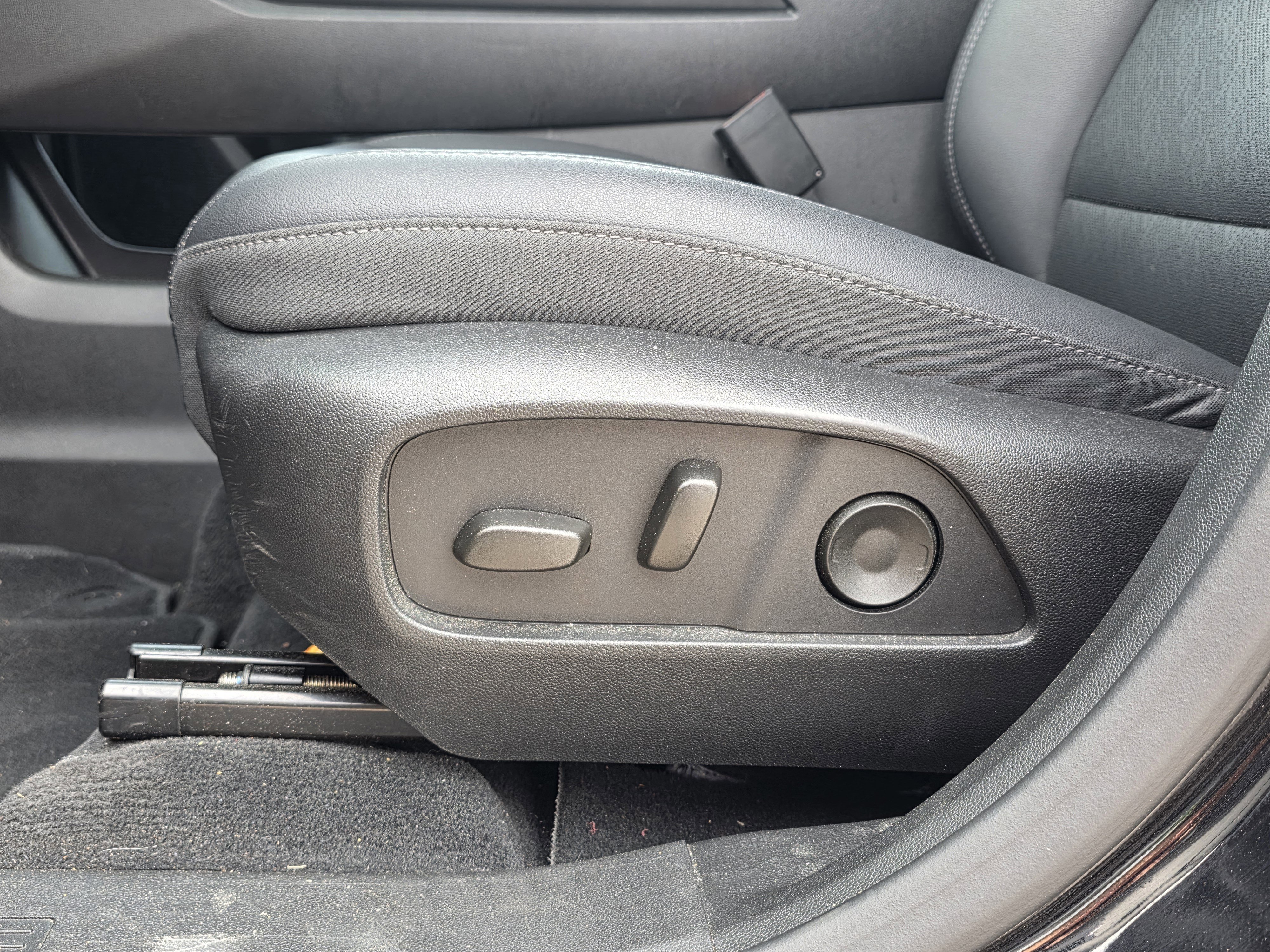 Used 2025 Mosaic Black Metallic Chevrolet AWD LT image 14