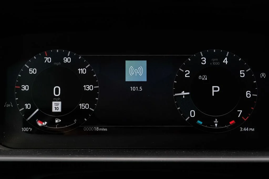 New 2026 Fuji White Land Rover Dynamic SE image 22