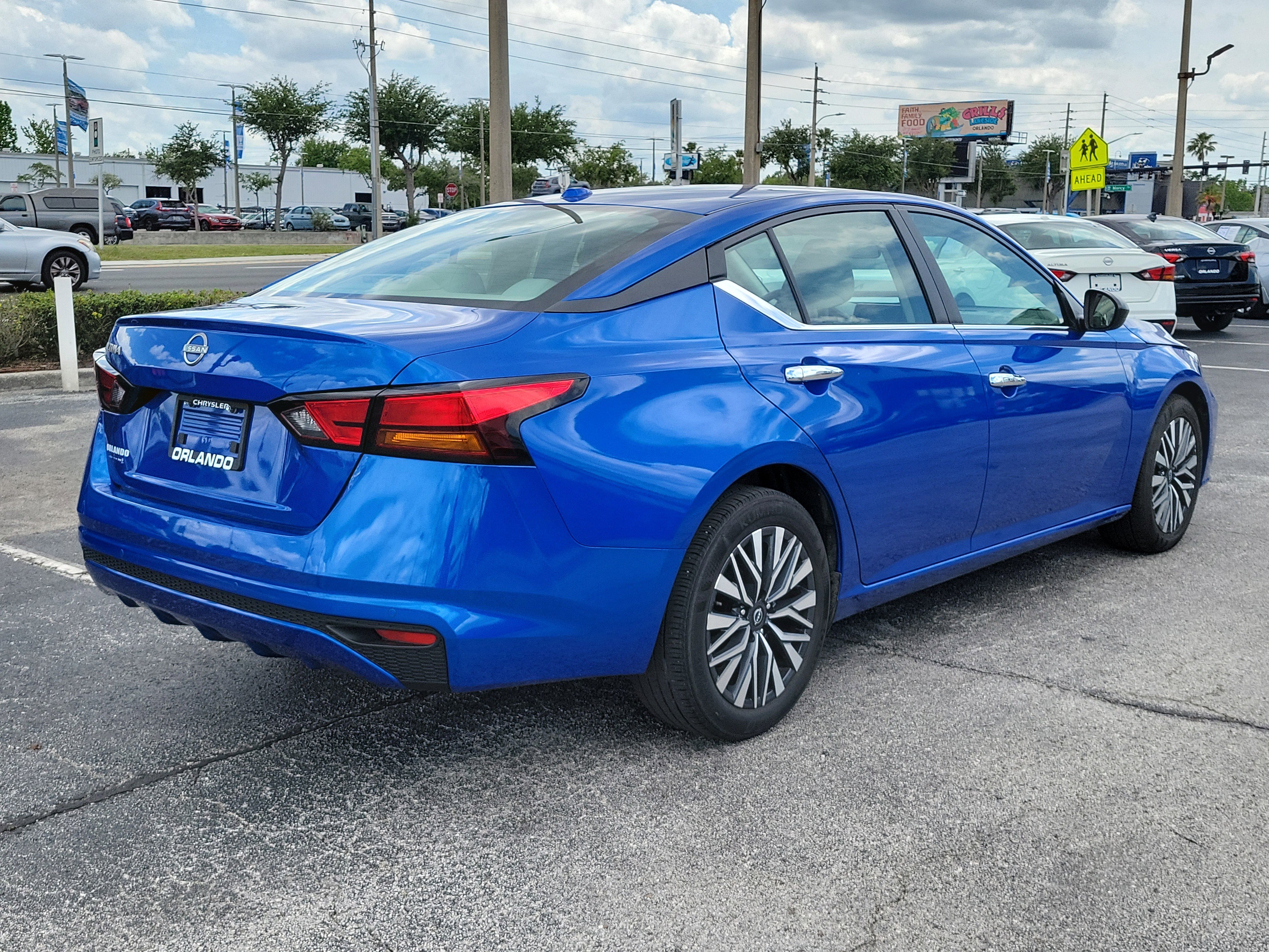 Used 2025 Bluestone Pearl Nissan SV image 6