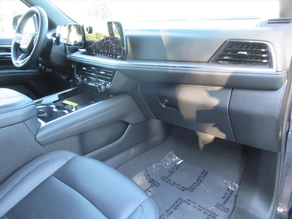 Used 2025 Gray Chevrolet Z71 image 11