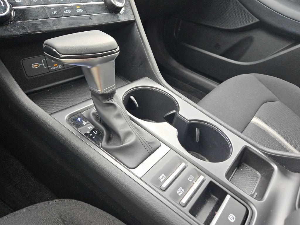 Used 2025 Gray Hyundai SE image 22