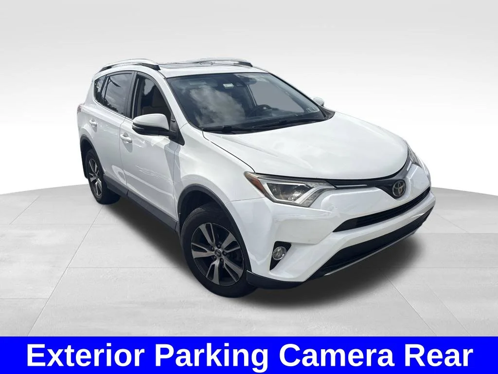 Used 2018 White Toyota XLE image 8