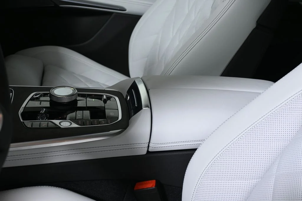 New 2027 White BMW xDrive40i image 25