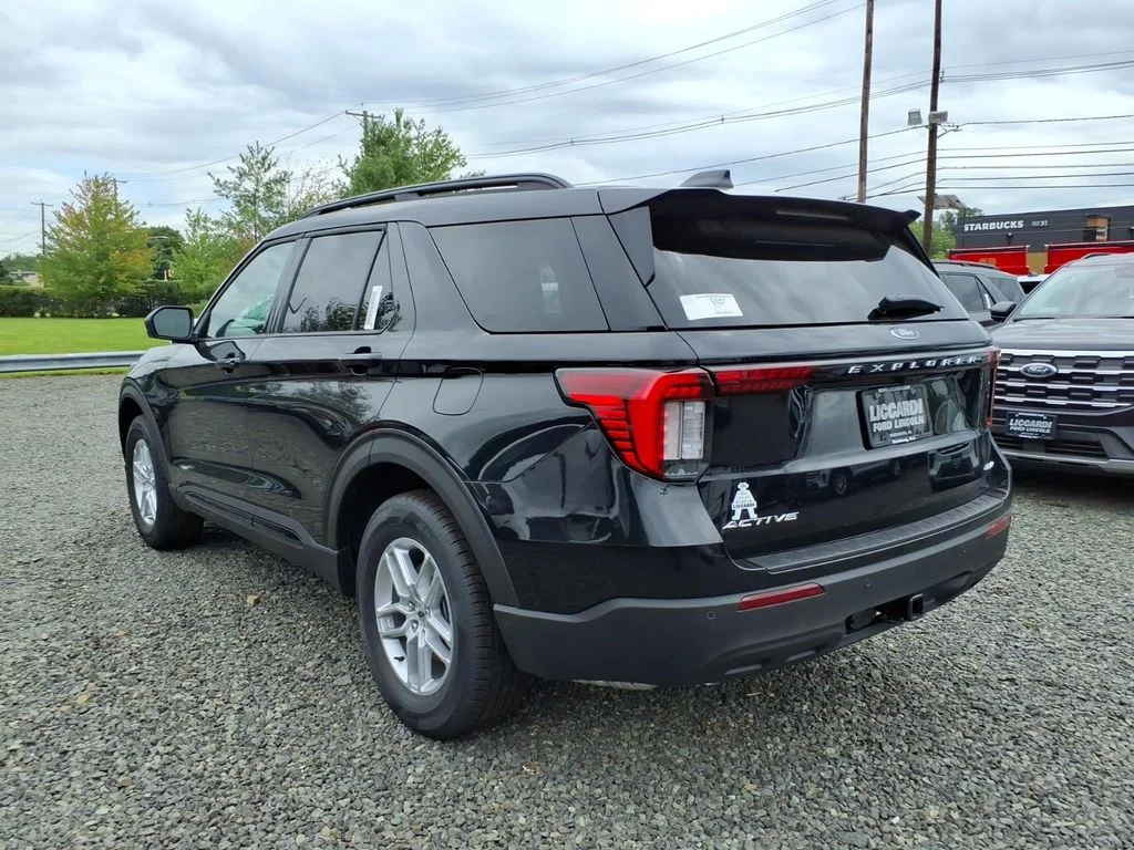 New 2026 Agate Black Metallic Ford Active image 4