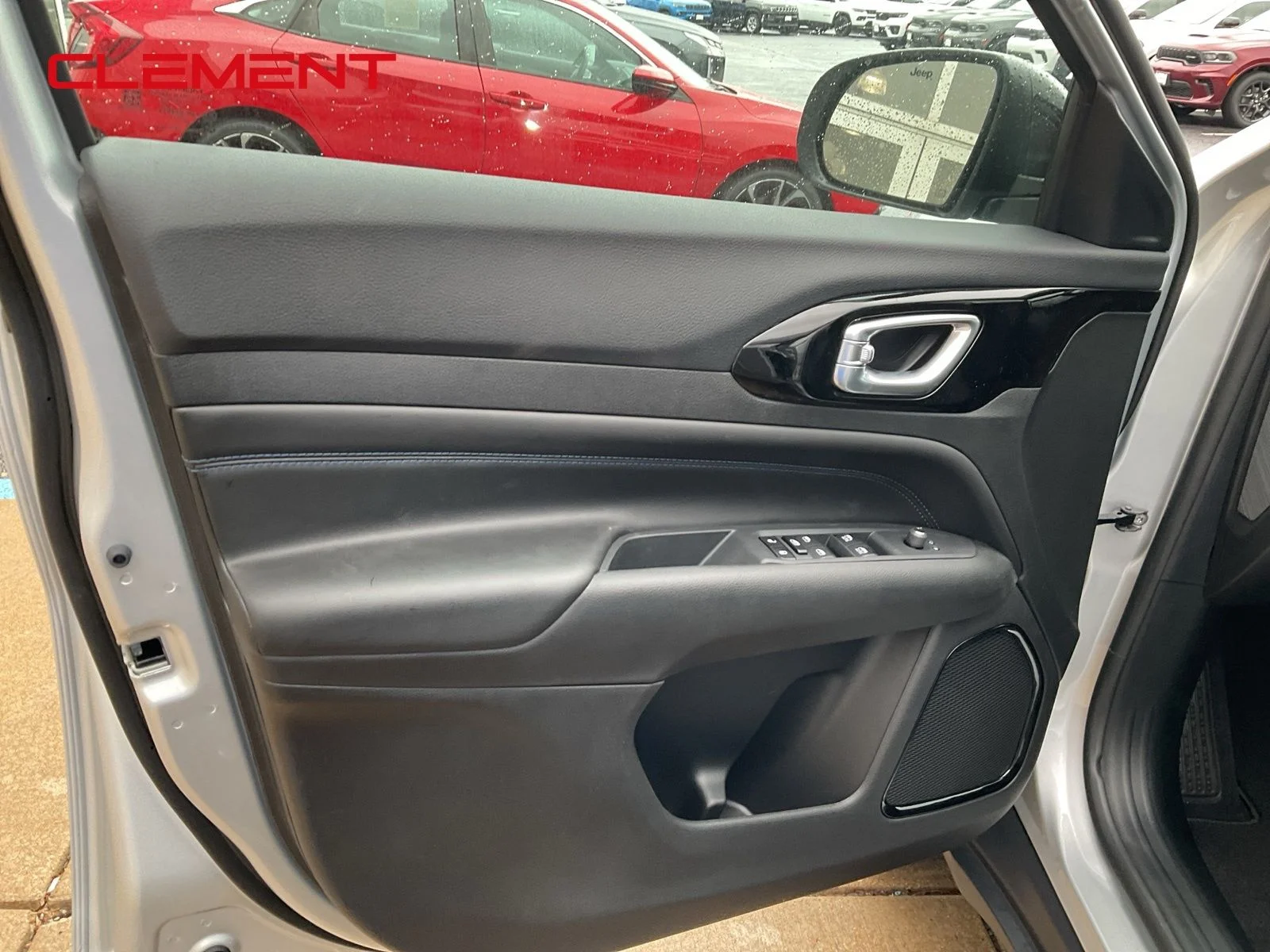 New 2026 Silver Zynith Metallic Clearcoat Jeep Latitude image 15