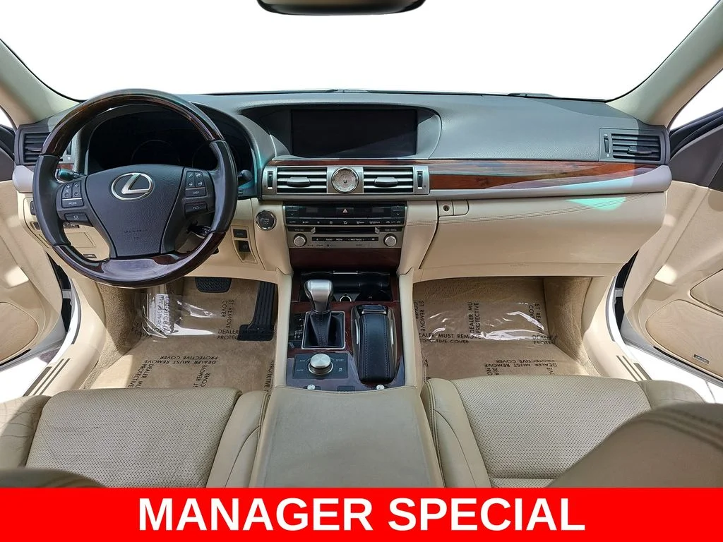 Used 2016 White Lexus 460 image 9