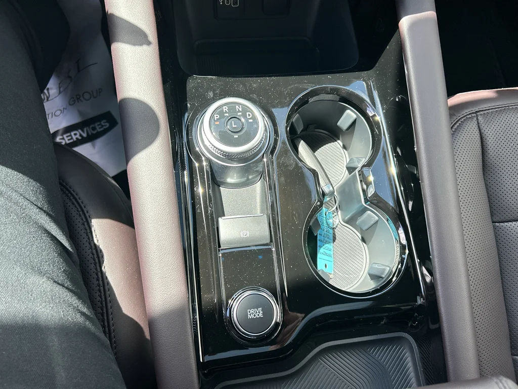 New 2026 Star White Metallic Tri-Coat Ford Platinum™ image 15
