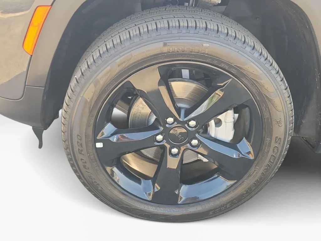 Certified Used 2025 Gray Jeep Limited image 11