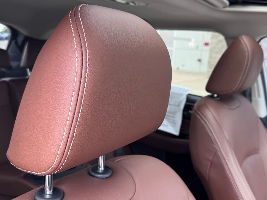 Used 2018 White Subaru 2.5i image 40