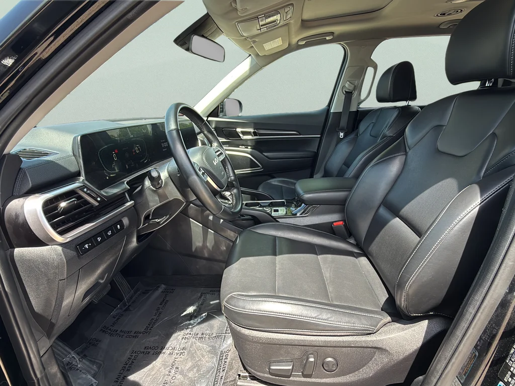 Used 2025 Ebony Black Kia S image 9