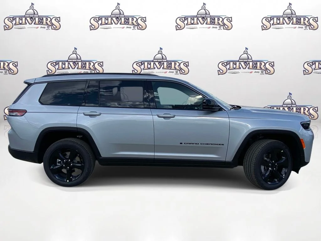 New 2026 Silver Zynith Exterior Paint Jeep Limited image 6