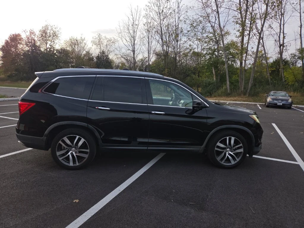 Used 2016  Honda Touring image 6