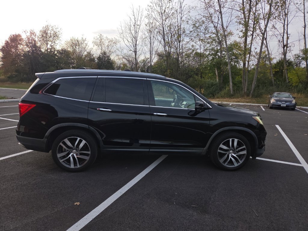 Used 2016  Honda Touring image 6