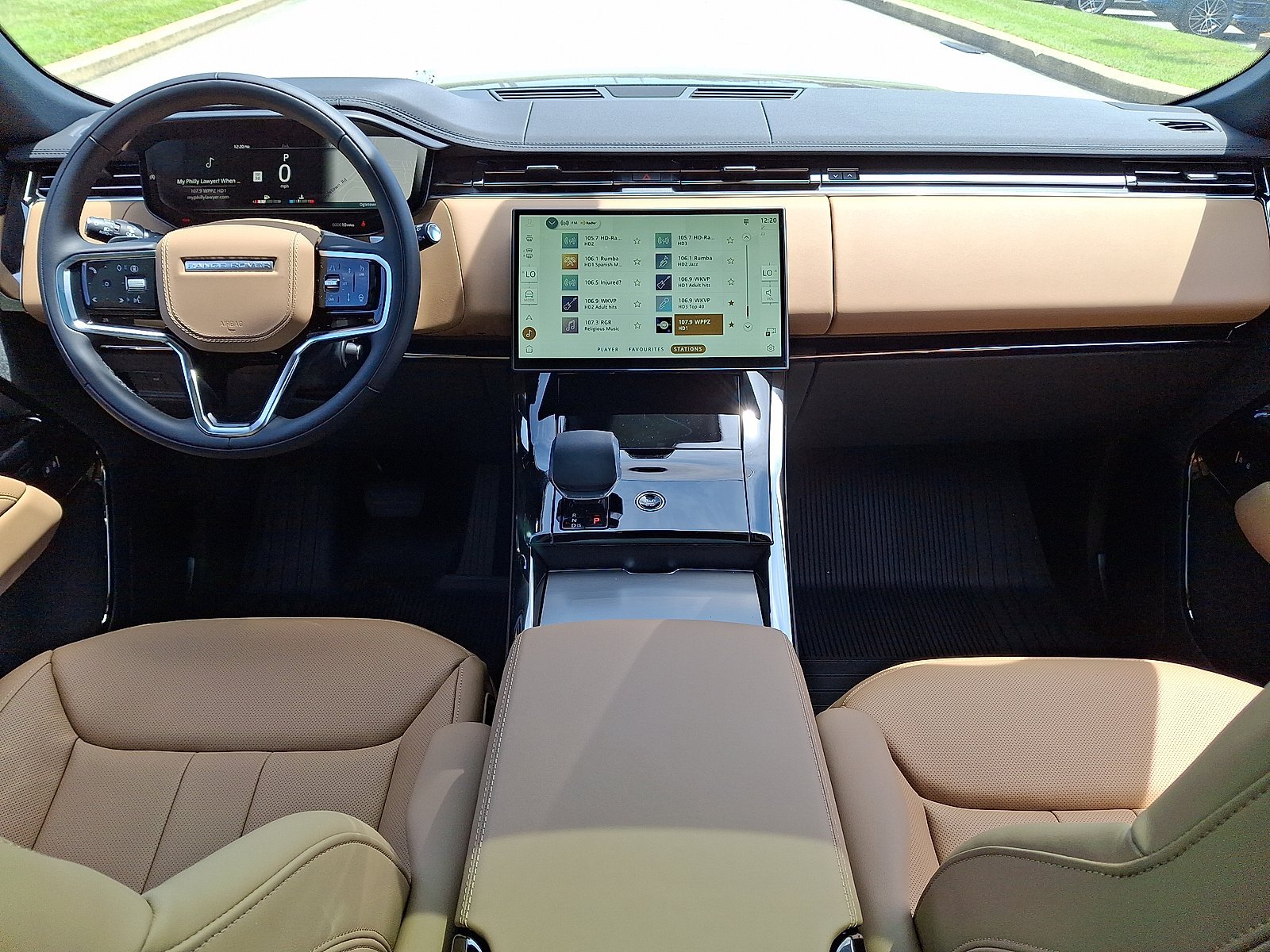 New 2026 Santorini Black LAND ROVER SE image 13
