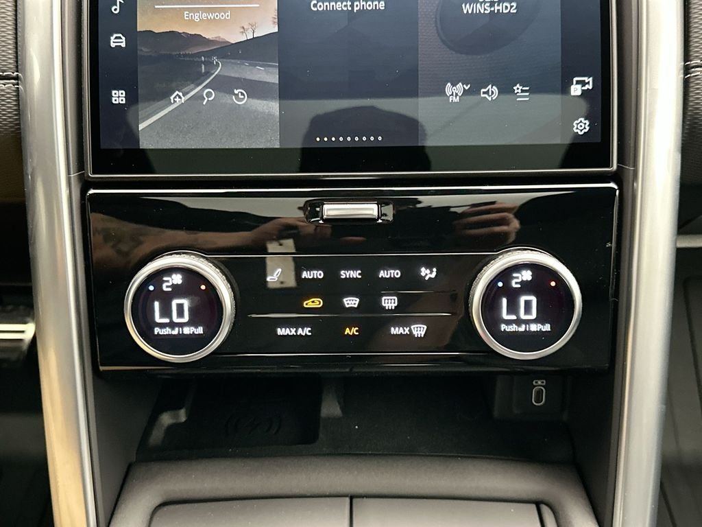New 2026 Santorini Black Land Rover Dynamic SE image 13
