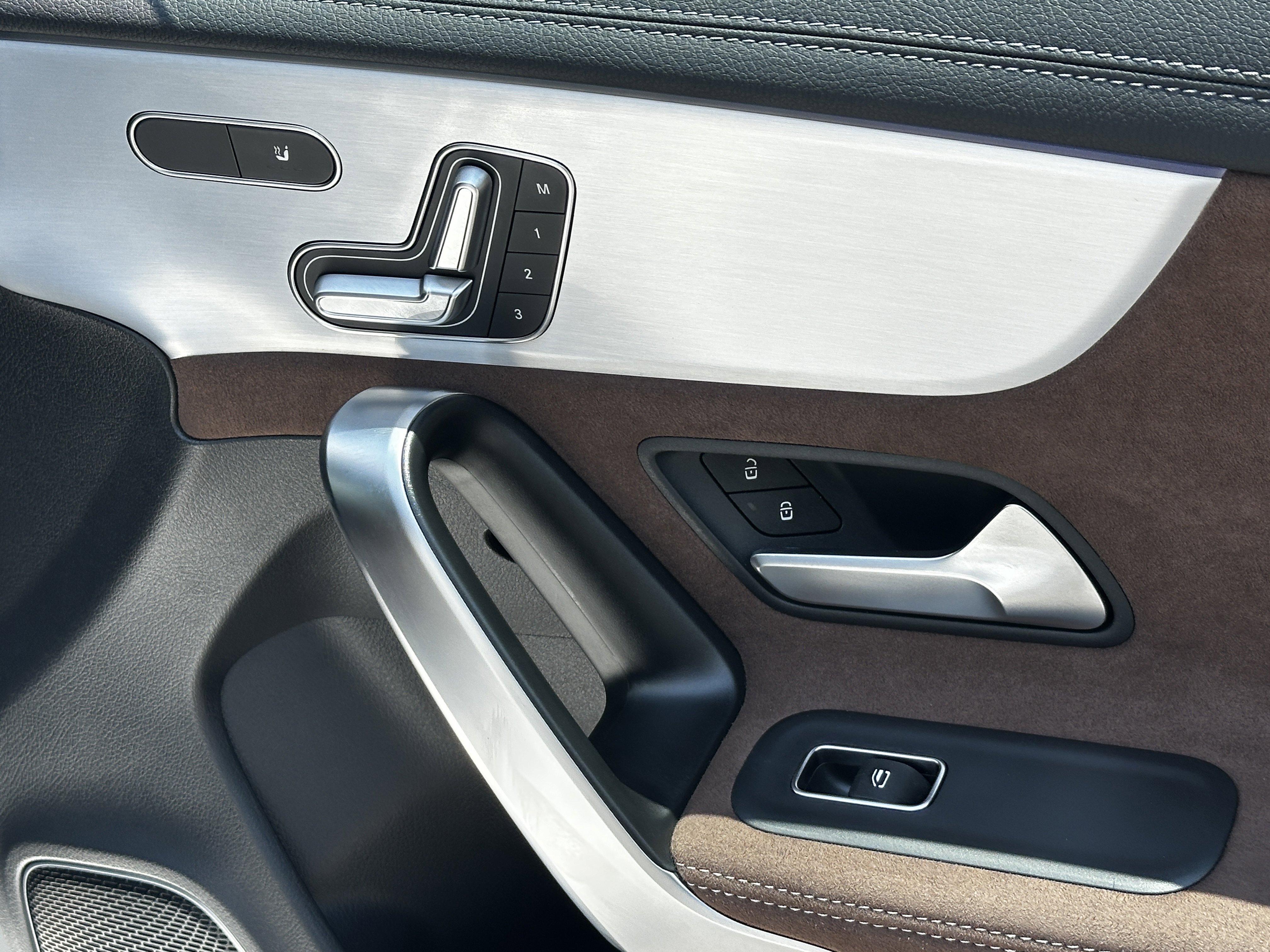 Used 2025  Mercedes-Benz CLA 250 image 17