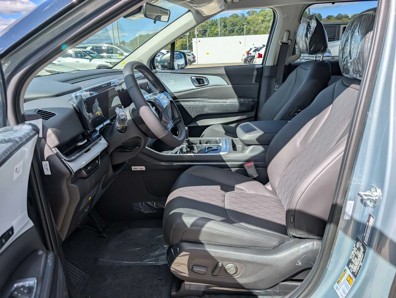 New 2027 Iceberg Green Kia EX image 4
