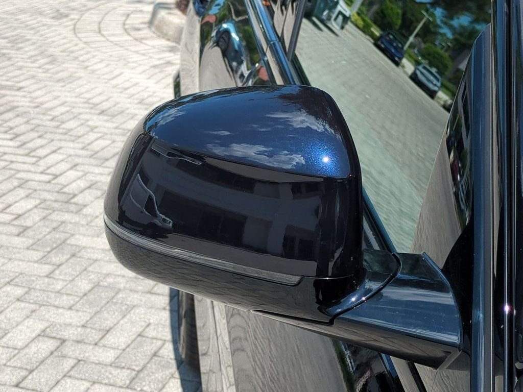 New 2026 Carbon Black Metallic BMW xDrive40i image 12