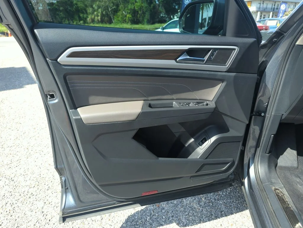 Used 2023 Gray Volkswagen 3.6L V6 SE w/Technology image 18