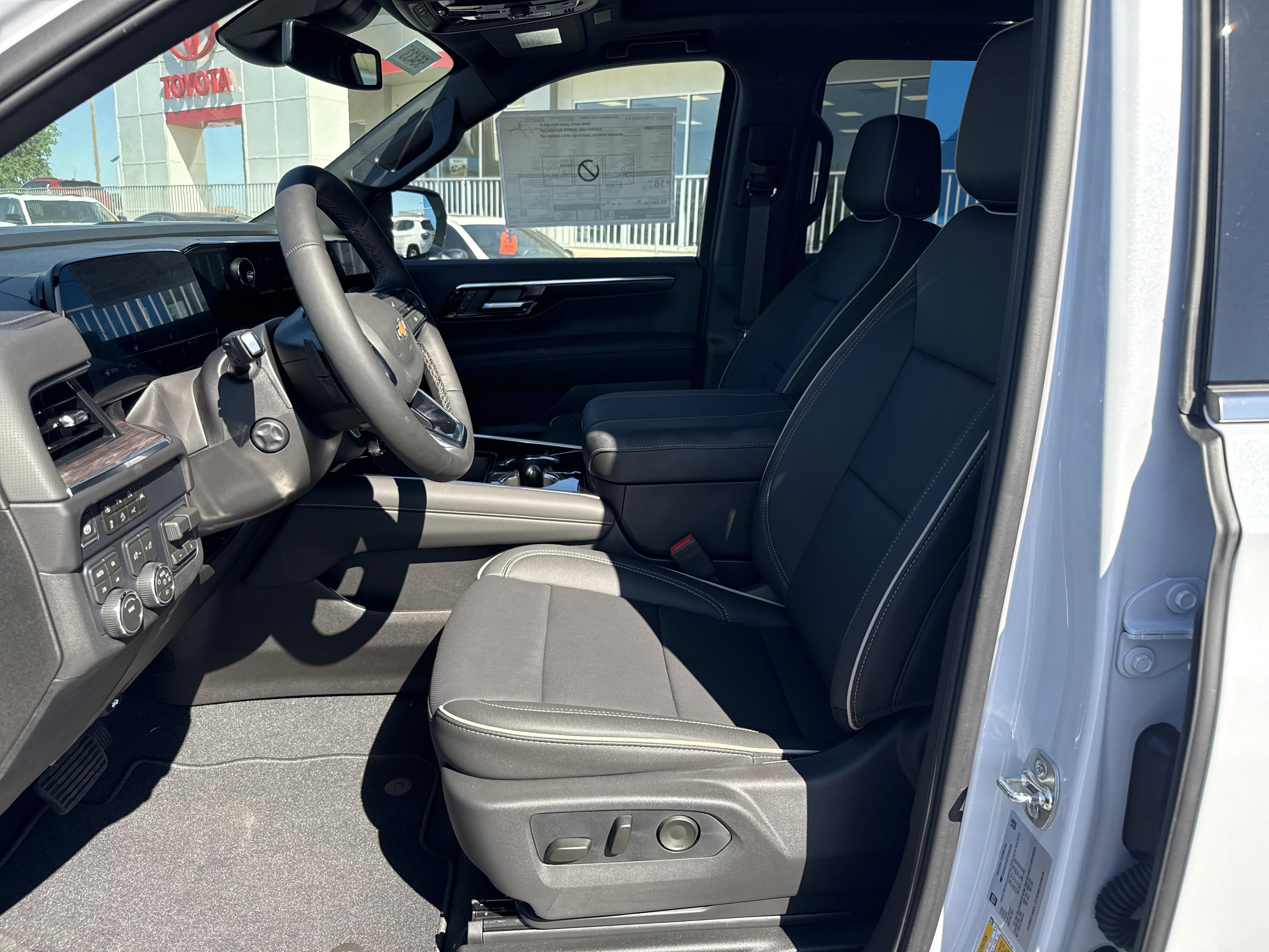 2026 Chevrolet Suburban Premier - Photo 10