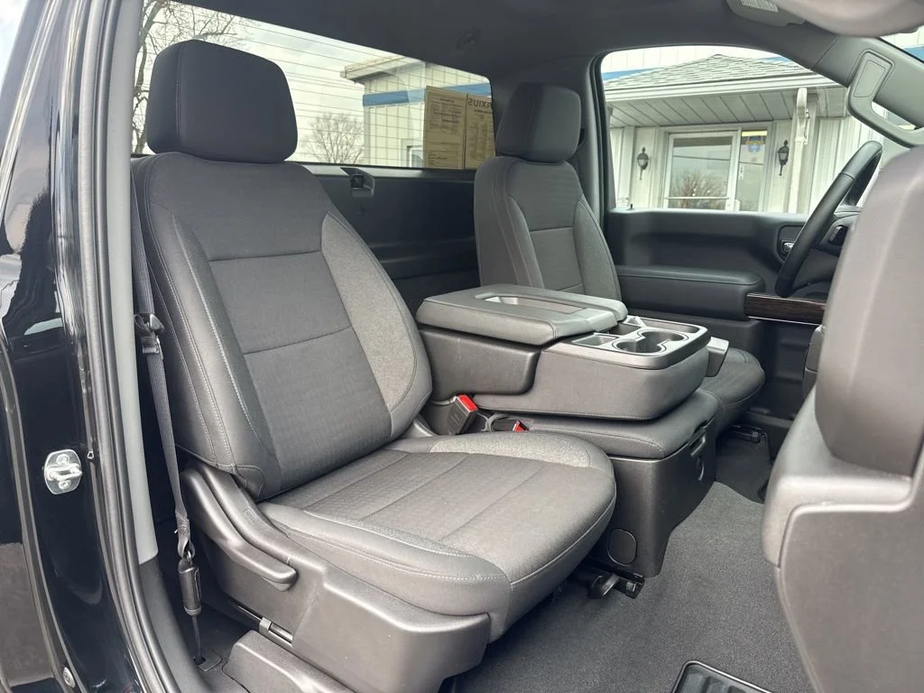 Used 2025 Onyx Black GMC SLE image 26