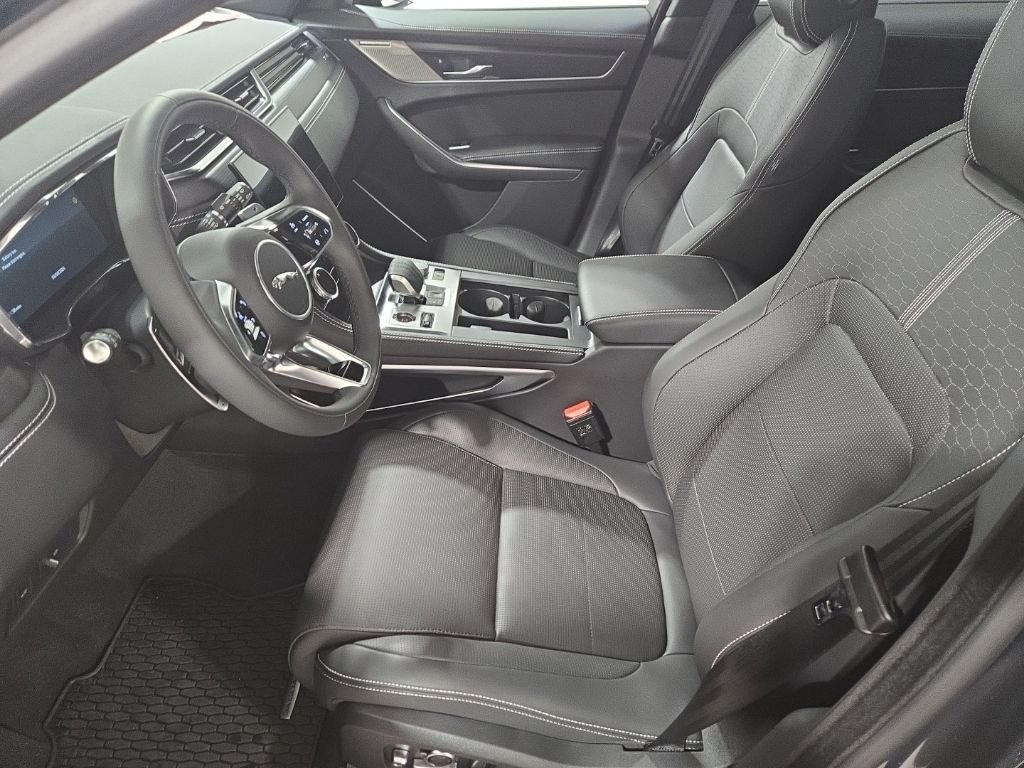 2026 Jaguar F-Pace R-Dynamic S - Photo 23